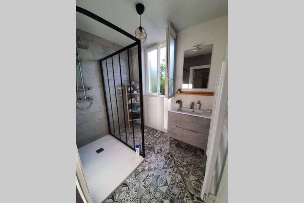 Appartement Spacieux, Wifi ,Cafe A Volonte Blaye-Les-Mines ภายนอก รูปภาพ